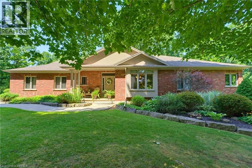Acreage at 301 GOVERNORS Road E